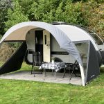 Walker voortent en opblaasbare luifel voor Adria Action caravan