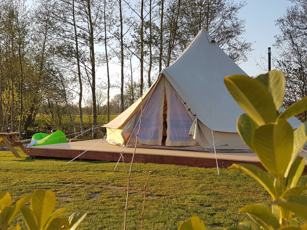 belltent-825eaj-1.jpg Glamping in Friesland op Camping de Wedze Wanda Wandelt - Afbeelding 1