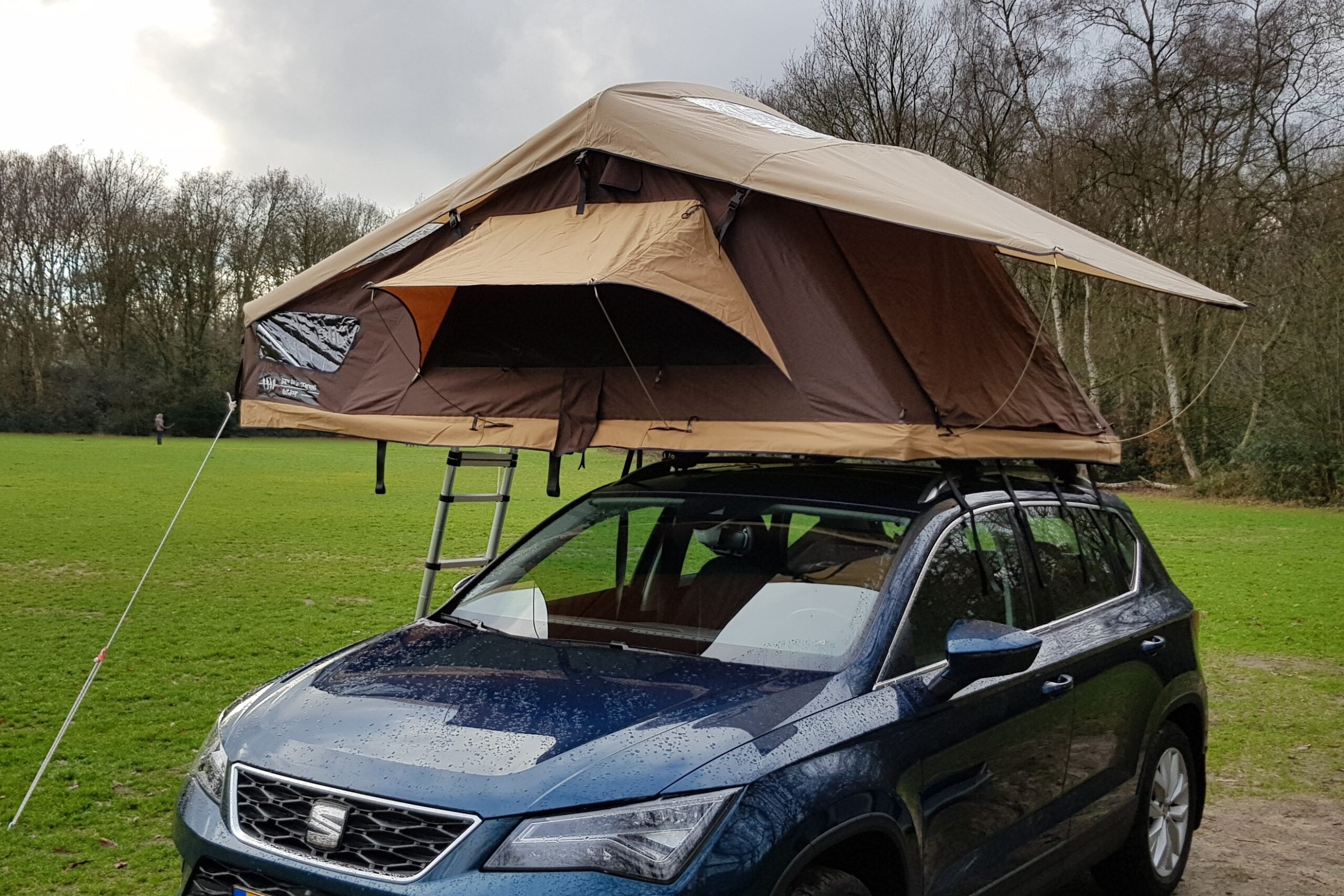 daktenten-242cqh-1.jpg Daktent Dare to be Different 180L bruin/zand 3 tot 4 personen - Afbeelding 1