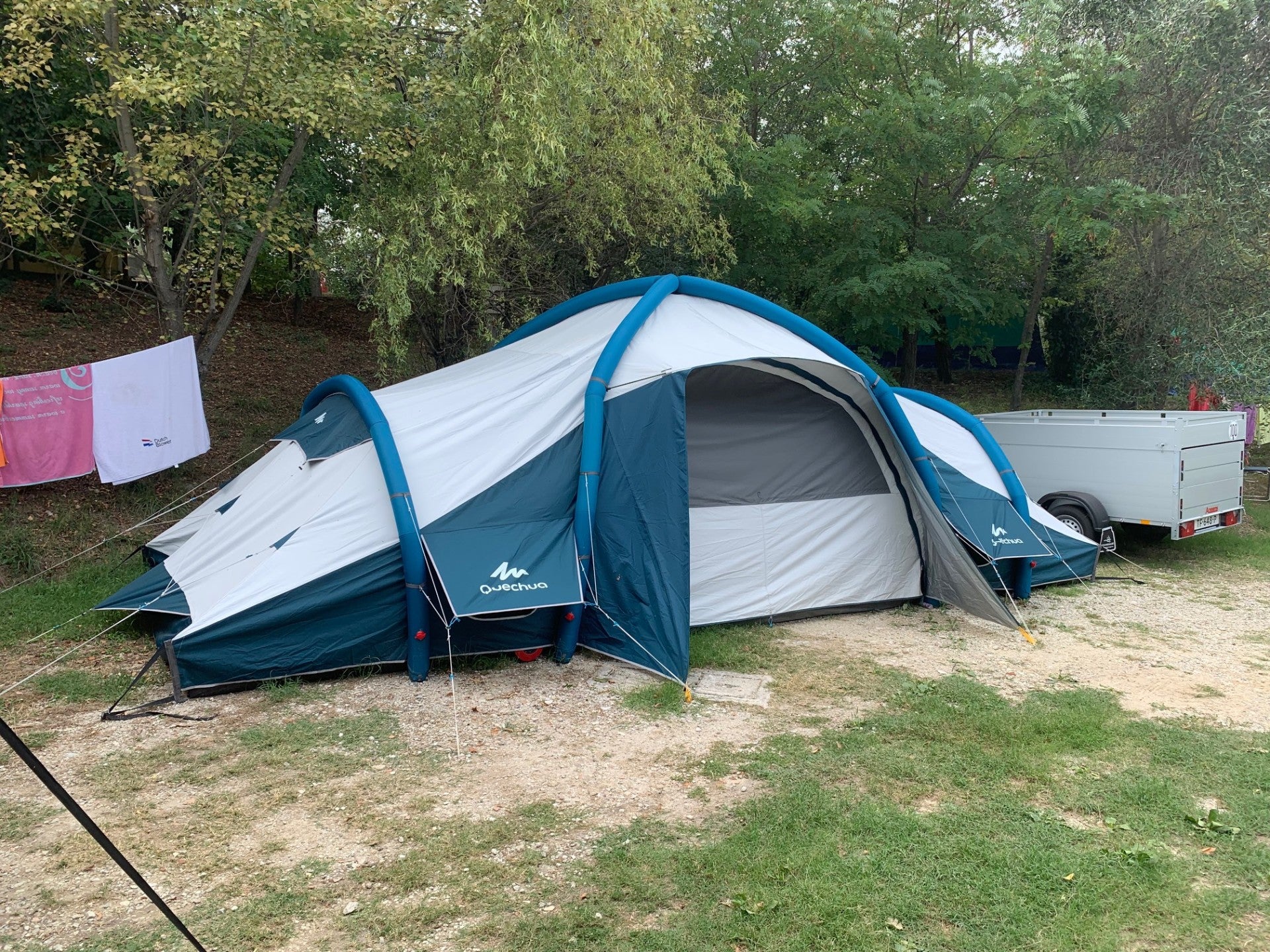 decathlon-tent-510psr-1.jpg Review: Quechua Air Seconds 8.4 Fresh & Black, samen kamperen in een grote opblaasbare tent van Decathlon / Samen uit | mamavan4.nl - Afbeelding 1