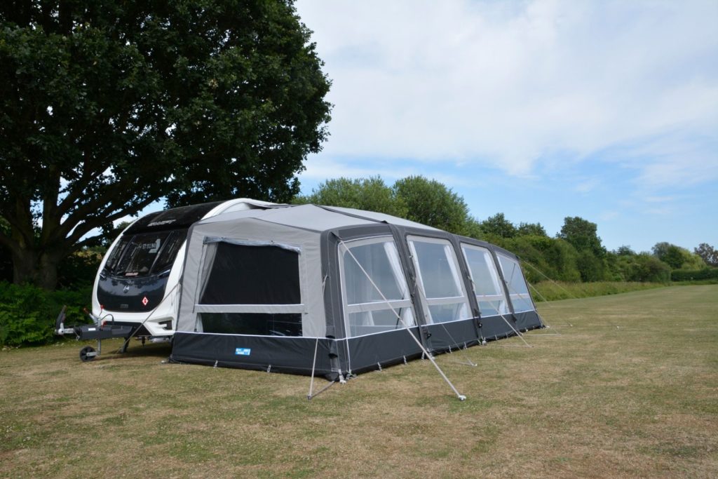 opblaasbare-voortent-caravan-559anj-1.jpg Kampa Voortenten & Luifels | Vinken Caravans & Campers Asten - Afbeelding 1