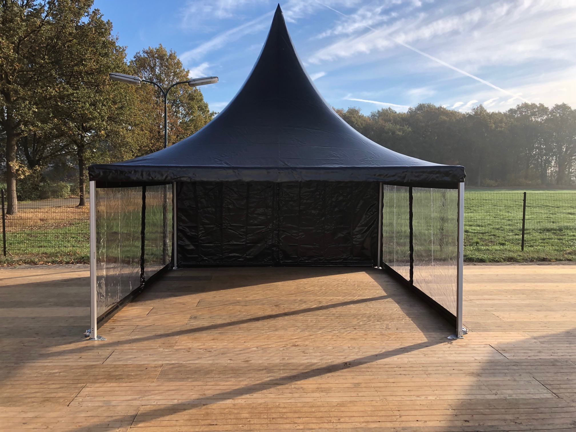 pagodetent-991ggp-1.jpg Pagodetent 5x5 mtr. Zwart | Partyverhuur De Harlekijn - Afbeelding 1