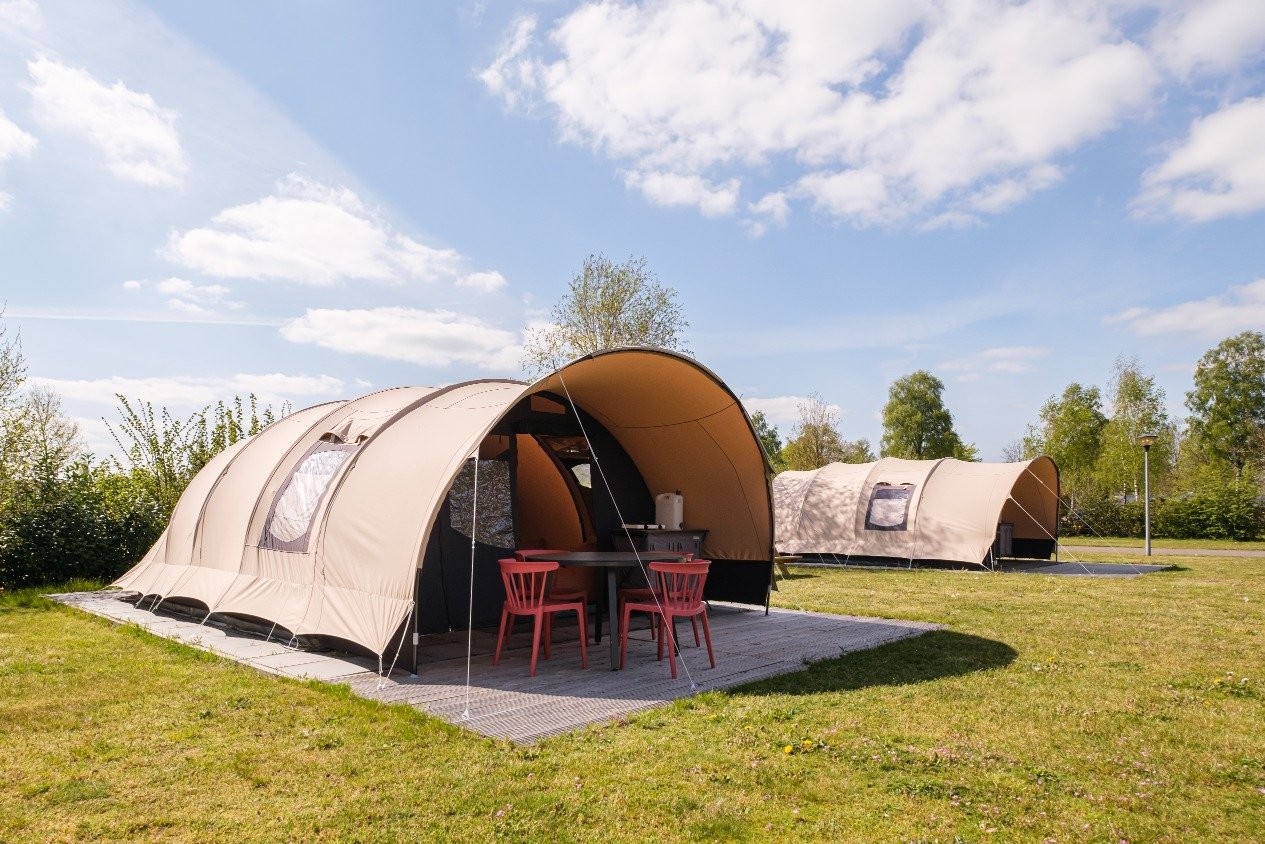 rent-a-tent-828oxs-1.jpg Ren a Tent | Huur een ingerichte tent! | De Klimberg - Afbeelding 1