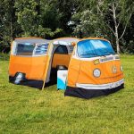 Action stunt met betaalbare festivaltent die op Volkswagen bus lijkt | Autovisie